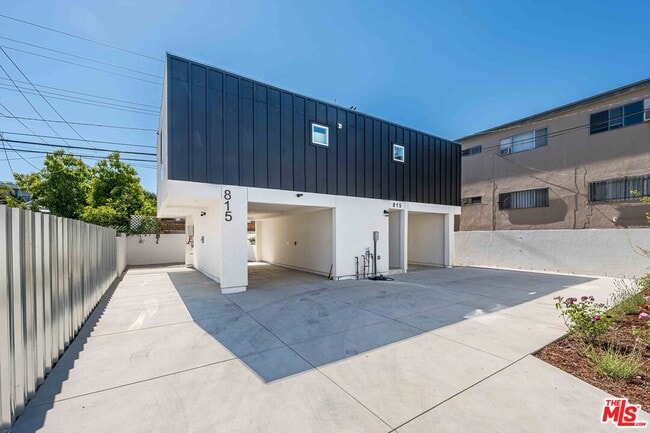 Photo - 815 N Kingsley Dr