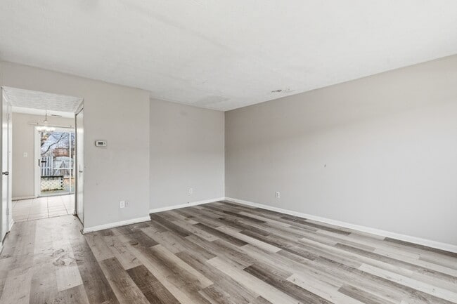 Photo - 72 Chelmsford Ct