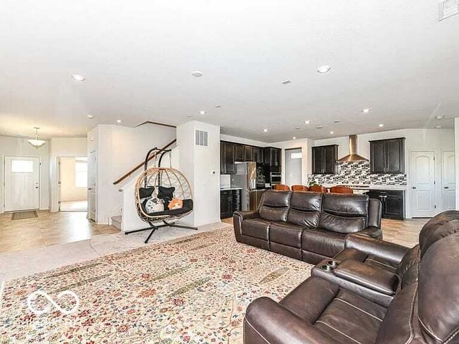Photo - 5528 Rothbury Rd