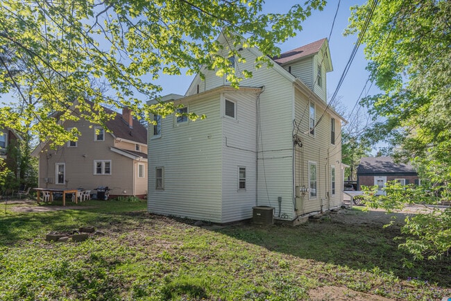 Photo - 917 Sylvan Ave