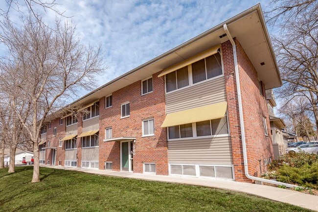 Building Photo - 2504 N 56th St Unit 07