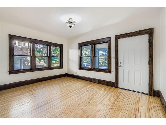 Photo - 1683 Minnehaha Ave E