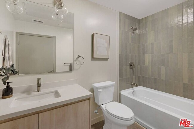 Photo - 6320 Garvanza Ave Unit 211