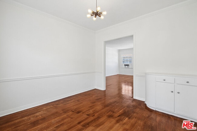 Photo - 1047 S Holt Ave Unidad 1/2