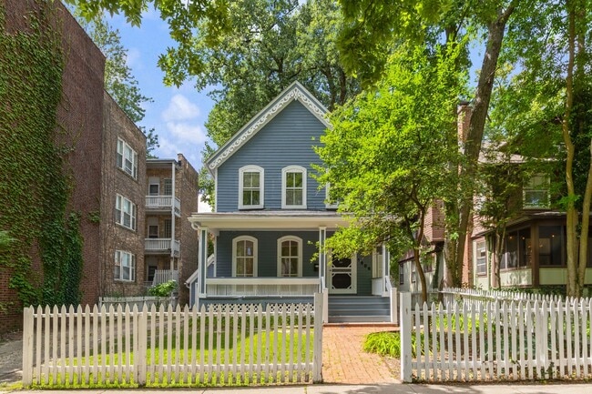 Photo - 1906 Orrington Ave Unidad 1