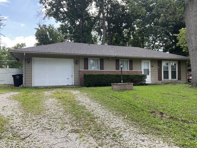 Building Photo - 3360 Eastwood Dr