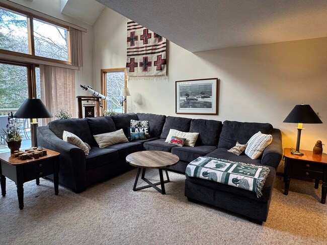 Photo - 4 Pioneer Point