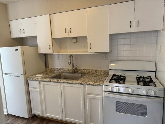 Building Photo - 8025 Gravois Rd Unit 8025 Gravois