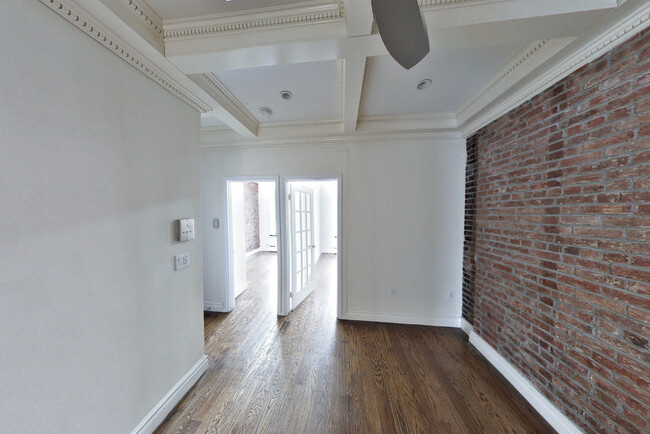 Building Photo - 420 W 51st St Rental