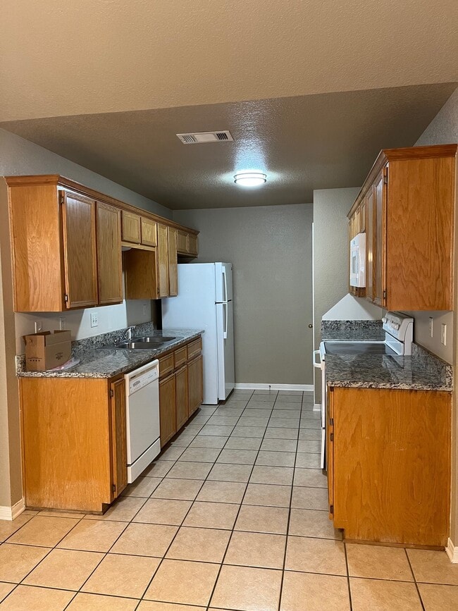 Kitchen - 4708 John David Dr