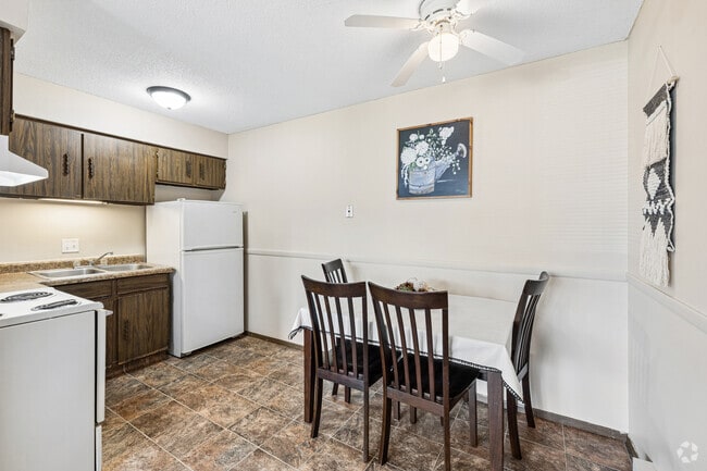 1BR, 1BA - 585SF - Dining Room