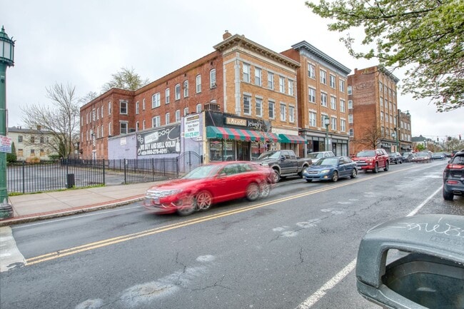 825-829 Park St Unit 825 2N