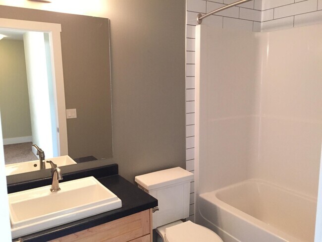 Photo - 9207-9102 102 Ave