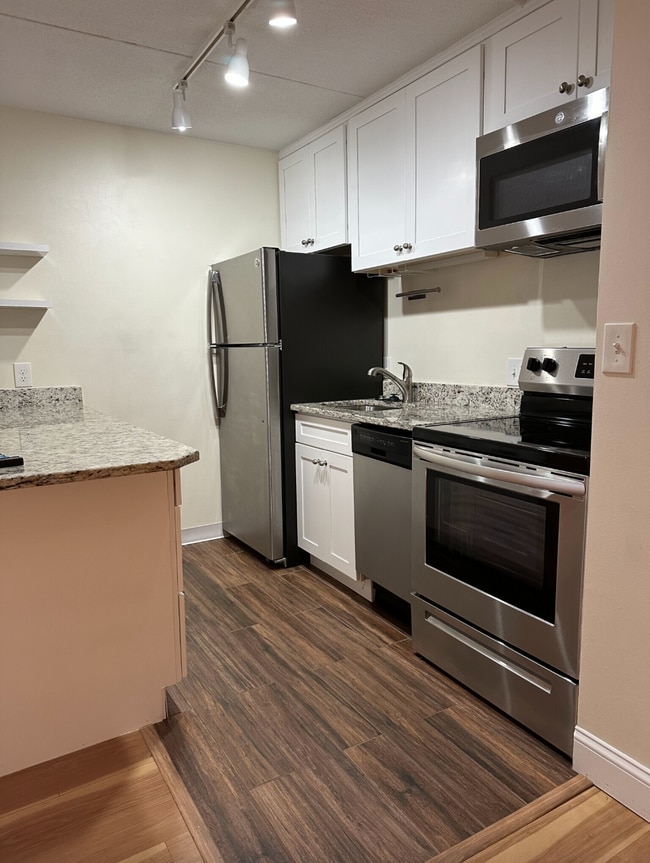 Photo - 1247 Beacon St Unit 3