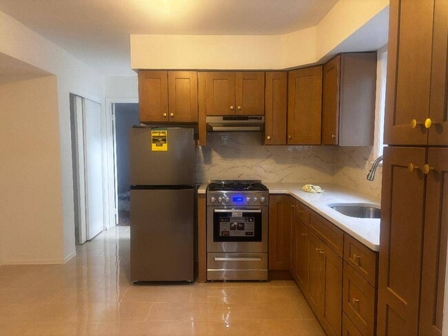 Photo - 134 Woodbine Ave