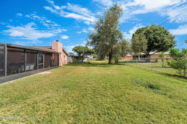 Photo - 1848 Edith St NE