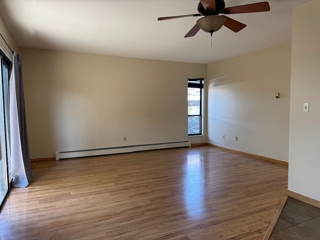 Photo - 625 Manhattan Pl