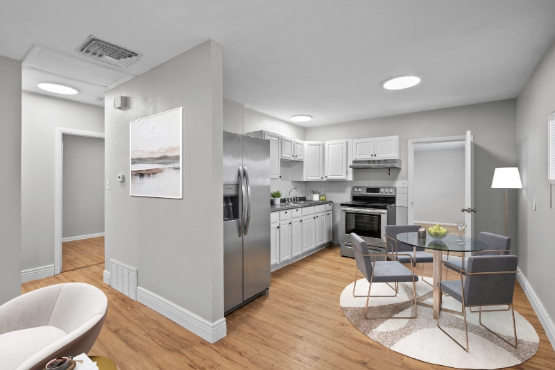4570 1/2 W Center Ave