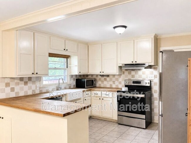 Photo - 2172 Pawnee Dr SE