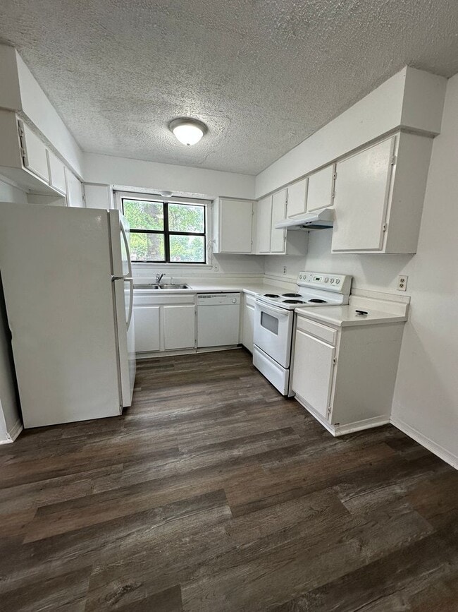 Photo - Available Now 3 bedroom 1.5 bathroom 1 car garage!