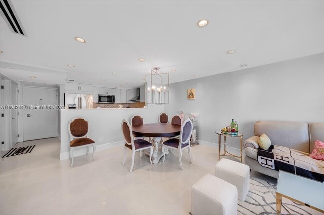 Photo - 5838 Collins Ave Unidad 2F