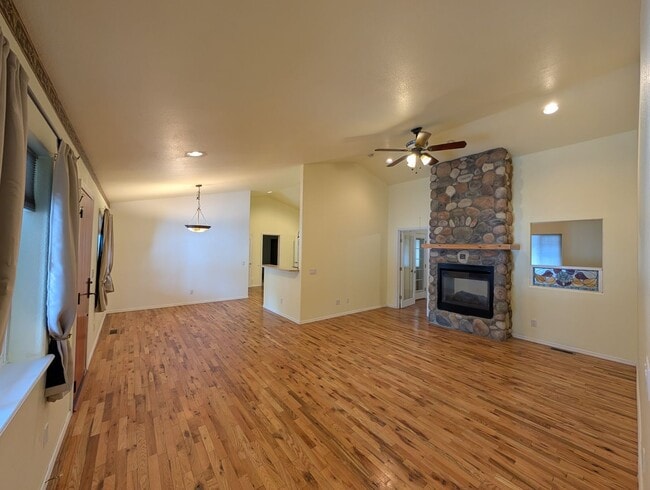 Photo - Beautiful 3 Bedroom Home in a Quiet Neighborhood