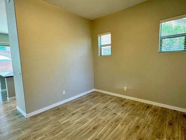 Photo - 1433 E Lovebird Ln