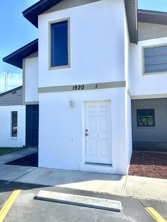 Photo - 1920 Como St Condo Unit 2