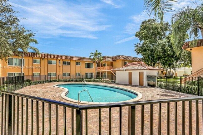 Building Photo - 2719 NW 39th Terrace Unit 204