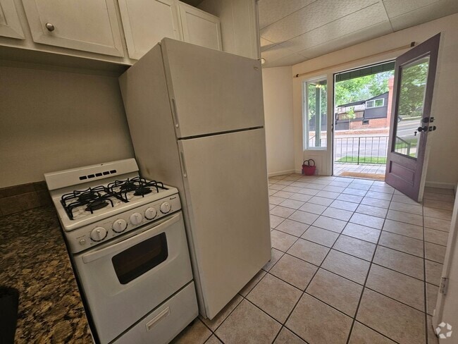 Building Photo - Highlands Adorable 1 Bedroom Apartment in ... Unit 3414 W 23rd Ave #4
