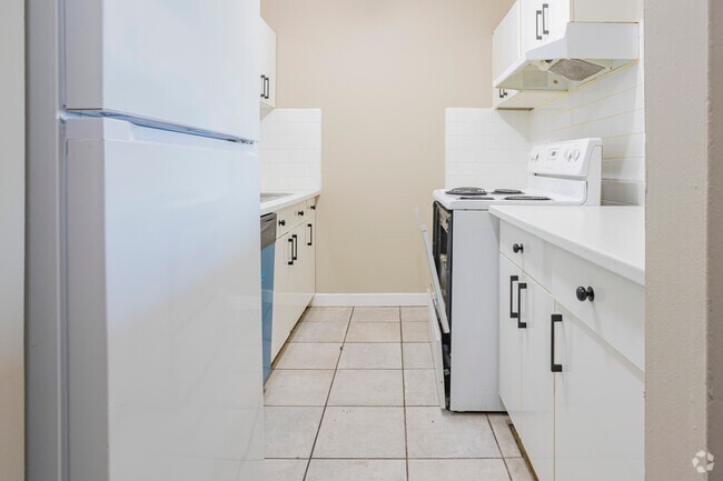 2BR, 1BA - 800SF - Falconcrest Village