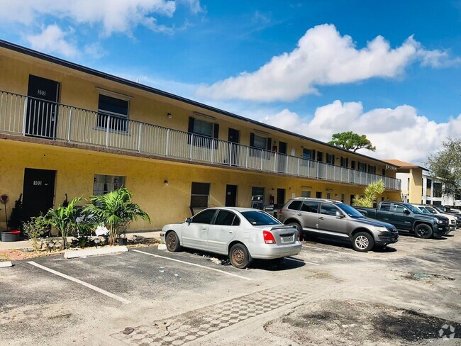 Building Photo - 2Bed 2Bath Condo Lake worth Unit 202