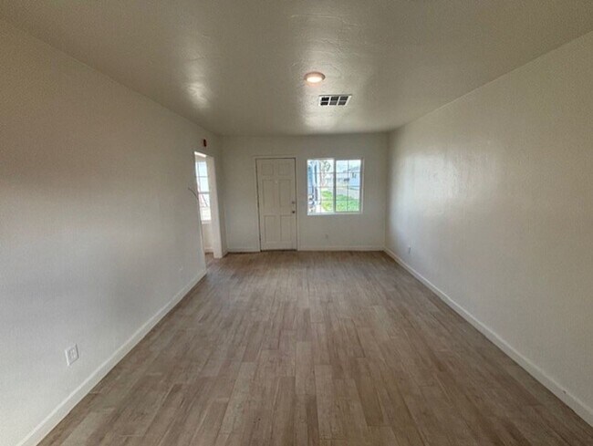 Photo - 1305-1305 1/2 Washington Ave Unidad 1305 1/2