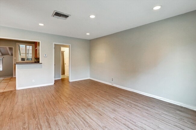 Photo - 5863 Alonzo Ave