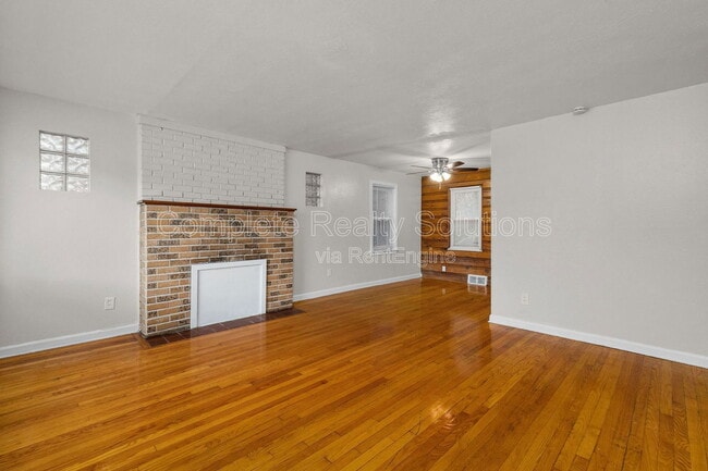 Photo - 375 Adrian Dr