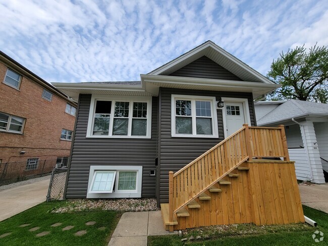 Building Photo - 2310 N 75th Ave Rental