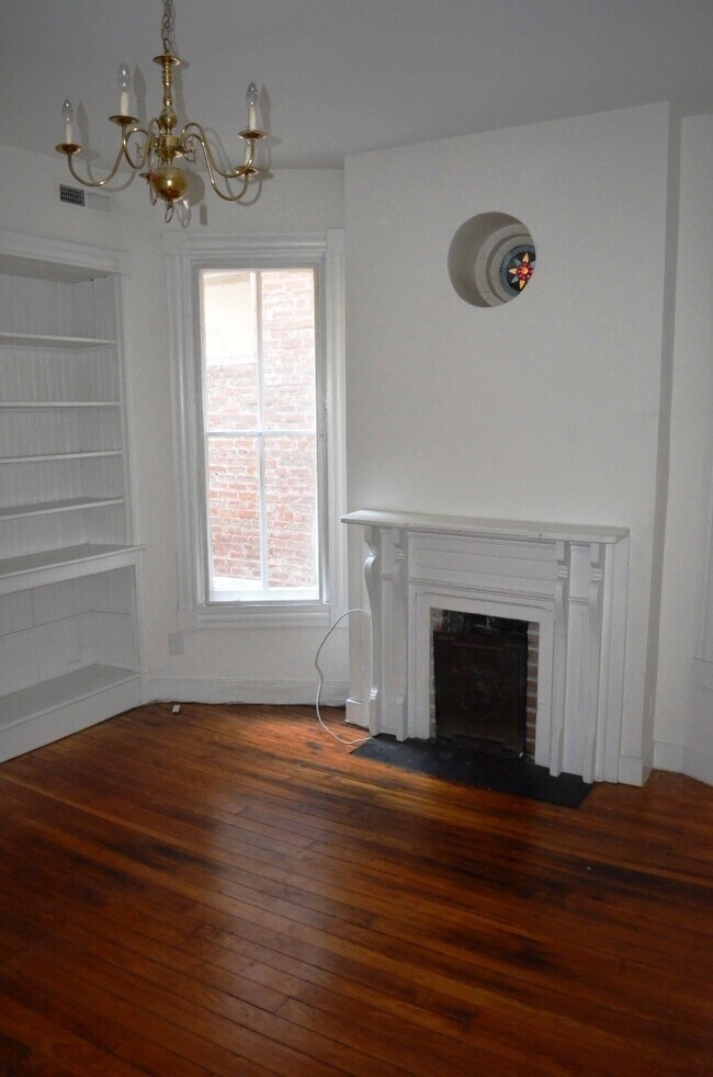 Photo - MAIN218B Unit B