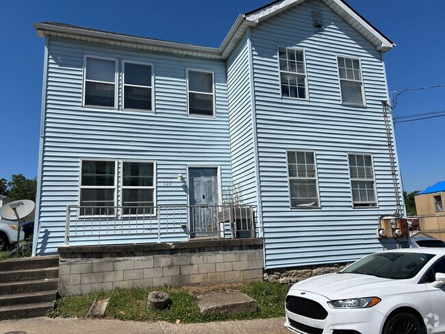 Building Photo - 2 Bedroom Duplex within walking distance o... Rental