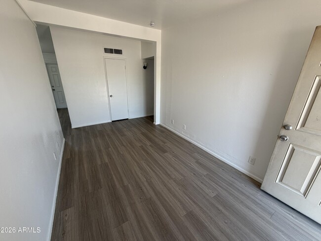 Photo - 2150 W Missouri Ave Unit 104