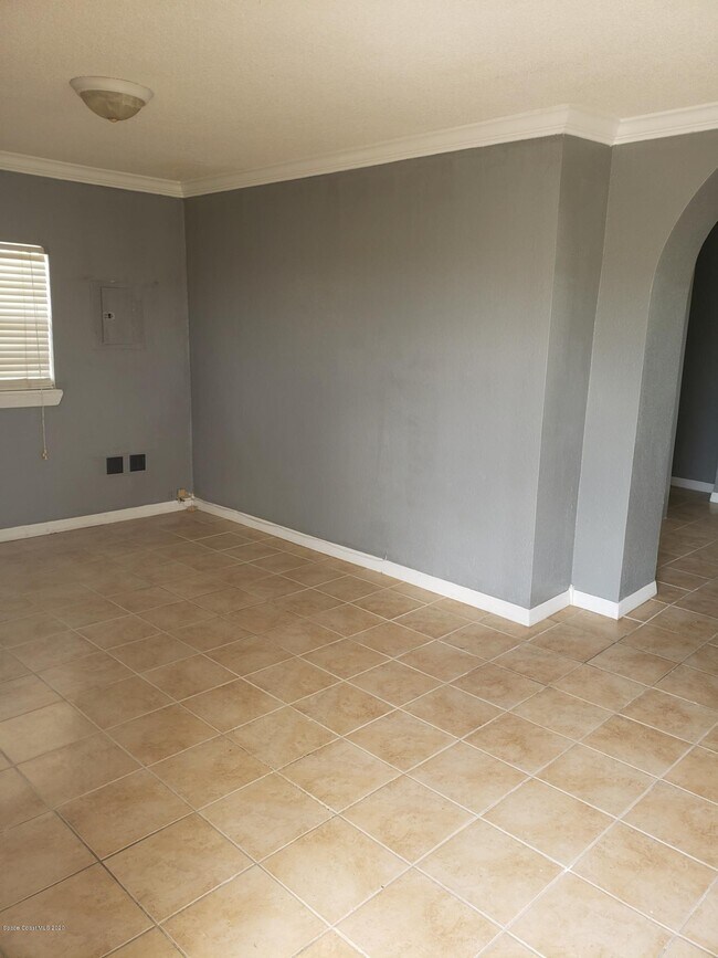 1011 S Hopkins Ave Unit B