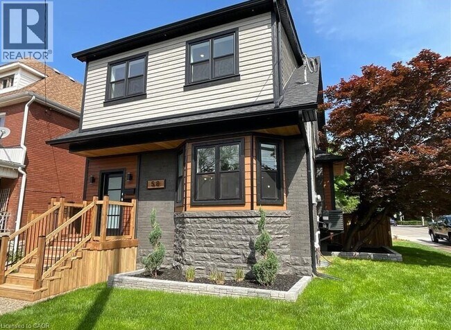 Photo - 58 Rosslyn Ave N