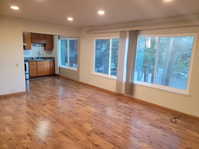 Building Photo - 132 Locksley Ave Unit 3 Rental