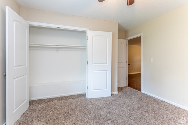 2BR, 1BA- 1000SF - Bedroom - Brookridge