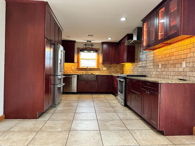 Photo - 2833 Kent Dr