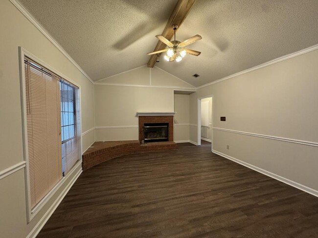 Photo - 327 Bonnie Dr