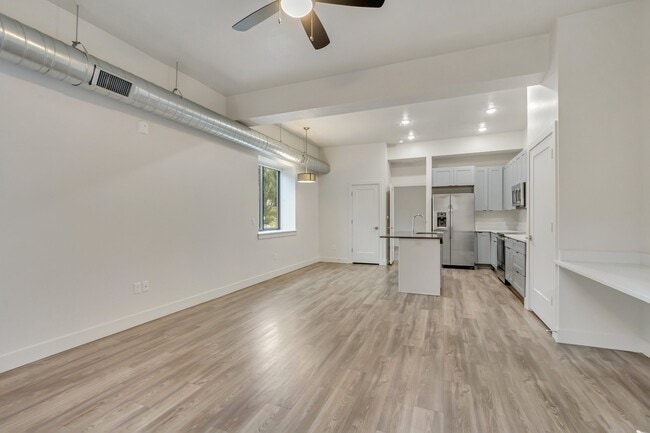 Photo - 606 W North Temple St Unidad Apt 105
