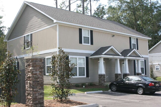 Photo - Hamptons on High – 4 Bedroom / 4 Bathroom Student Townhome Near FSU & TSC!