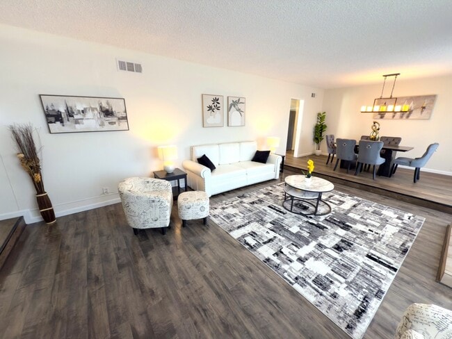176 W Gainsborough Rd