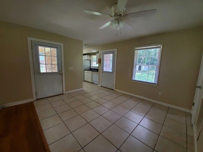 Photo - 105 Springdale Rd