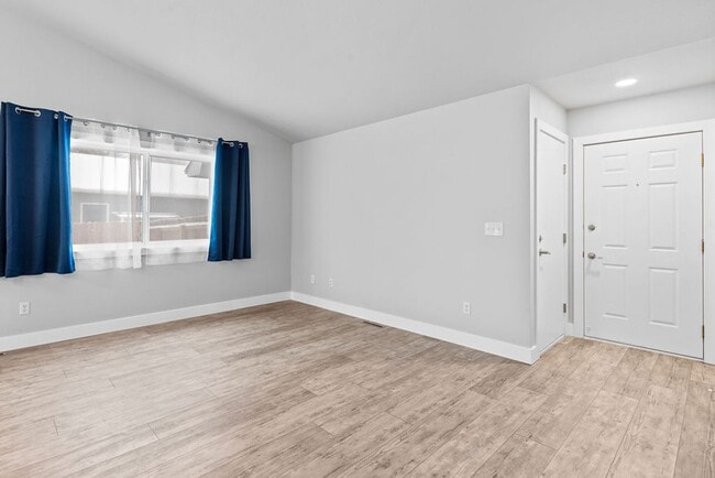 Photo - 1613 Barnwood Dr
